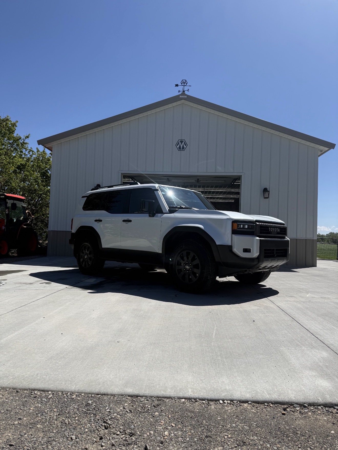 White Toyota Land Cruiser detailed